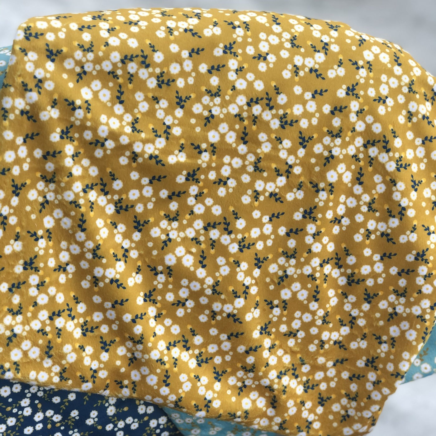 Gul Daisy - sennepsgul lue med blomster