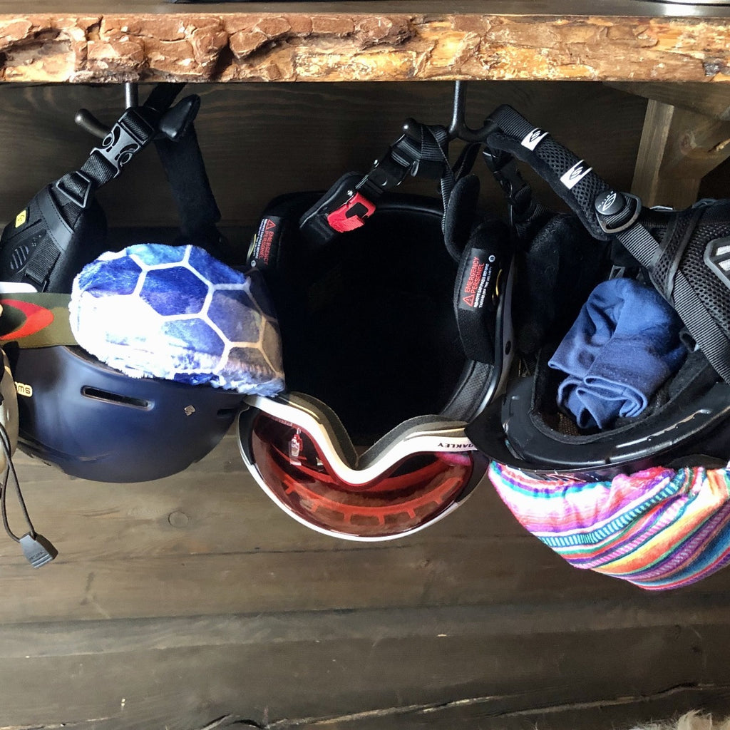 Bilde av flere beskyttere til skibriller gogglesbeskytteren på hjelm på Norefjellhytta