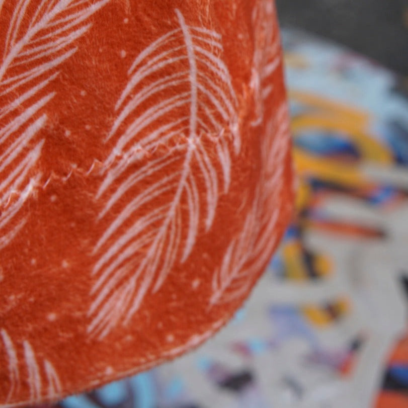 Palmeblader i snøfnugg